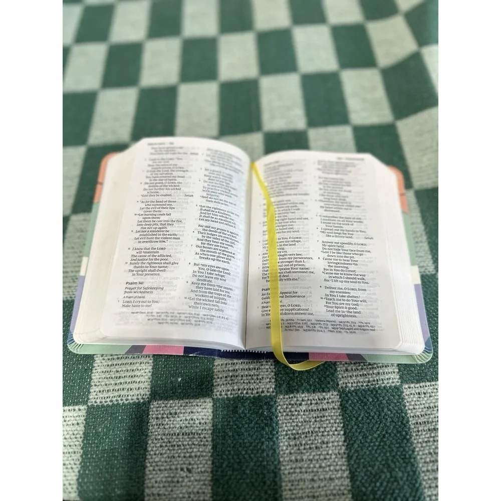Thomas Nelson NKJV Reference Bible Compact Edition New without Box